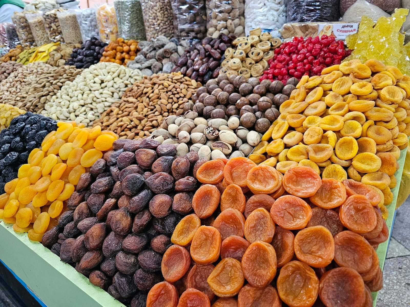 Kuru meyve tezgahı